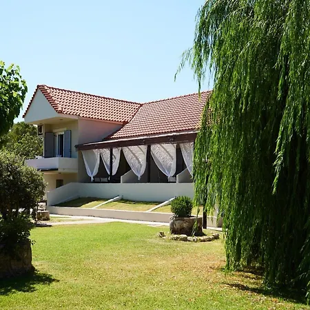 Axion Studios & Apartments Lixúri