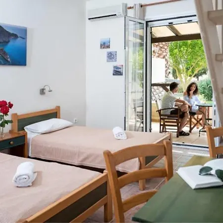 Axion Studios & Apartments 3* Lixúri